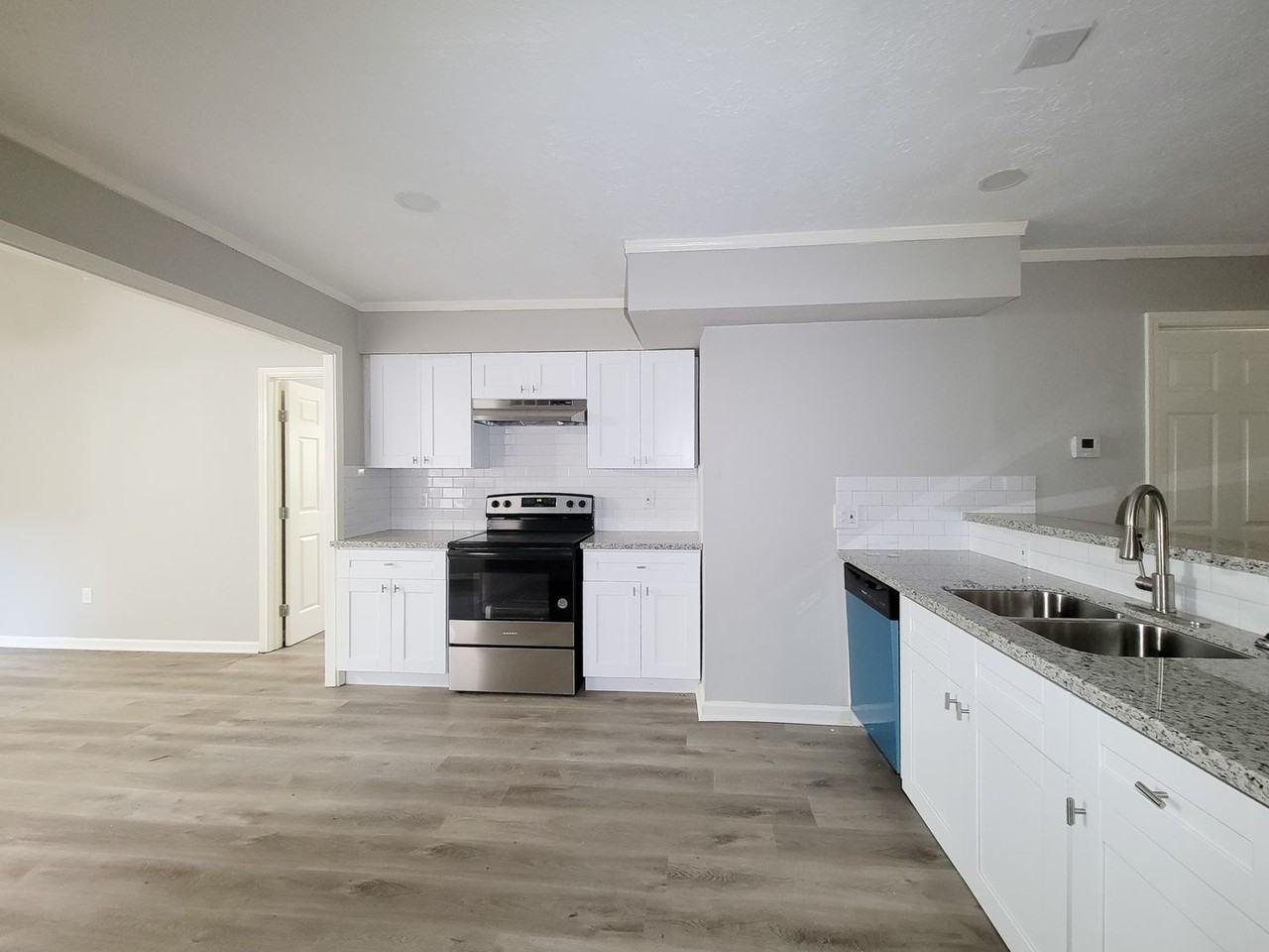 405 Silver River Dr - Photo 2 of 28