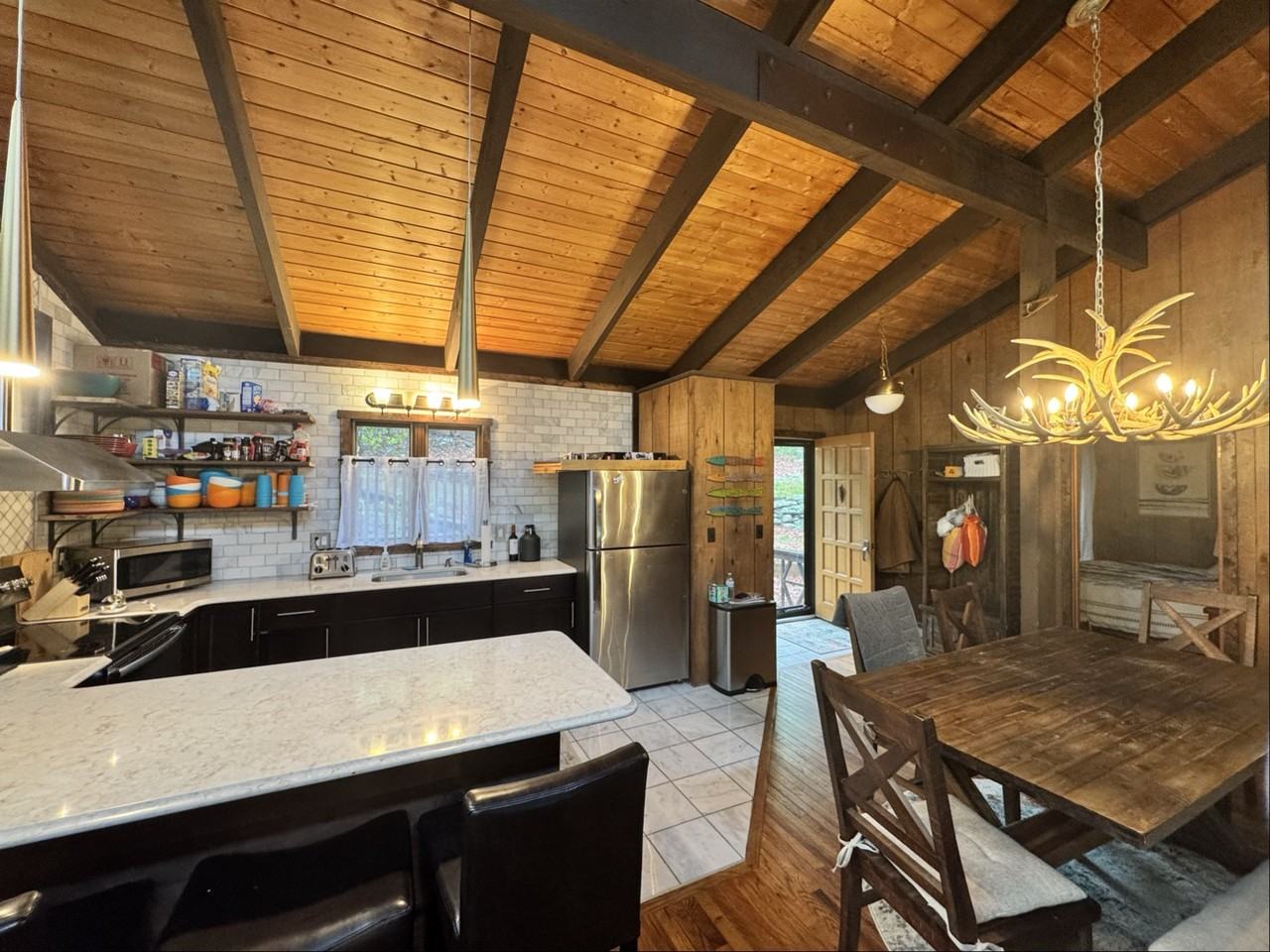 1112 Aquarius Dr - Photo 3 of 12