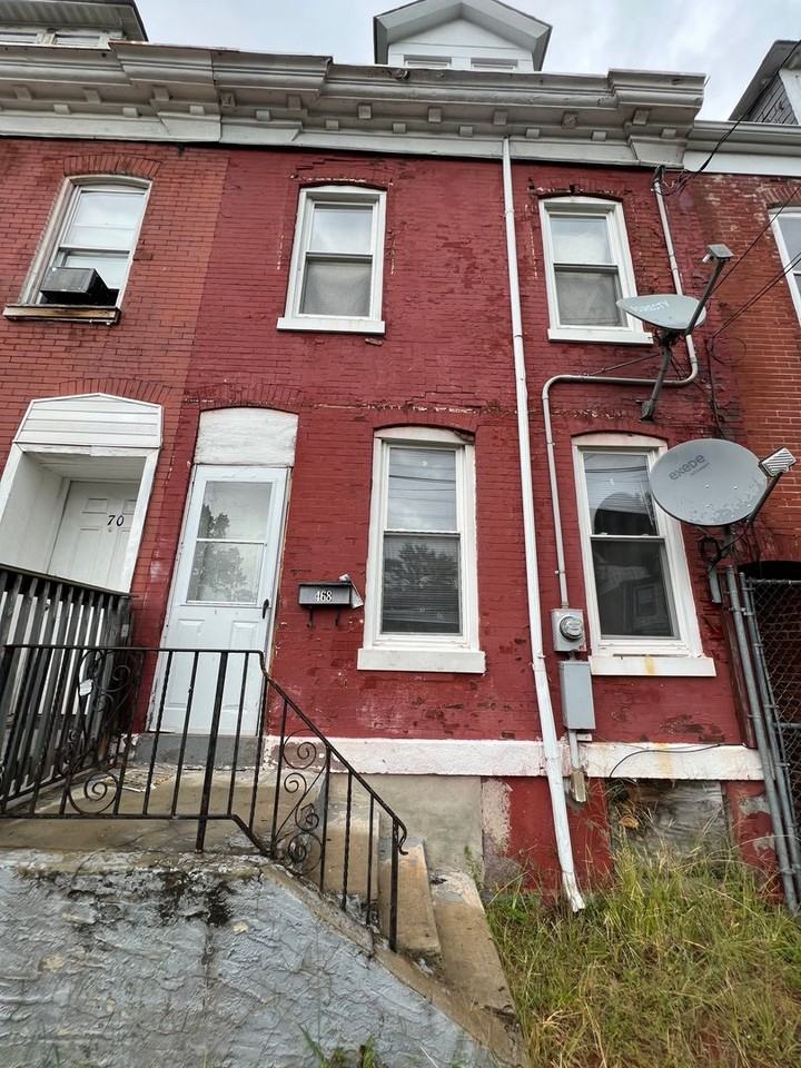 468 W Hanover St - Photo 3 of 6