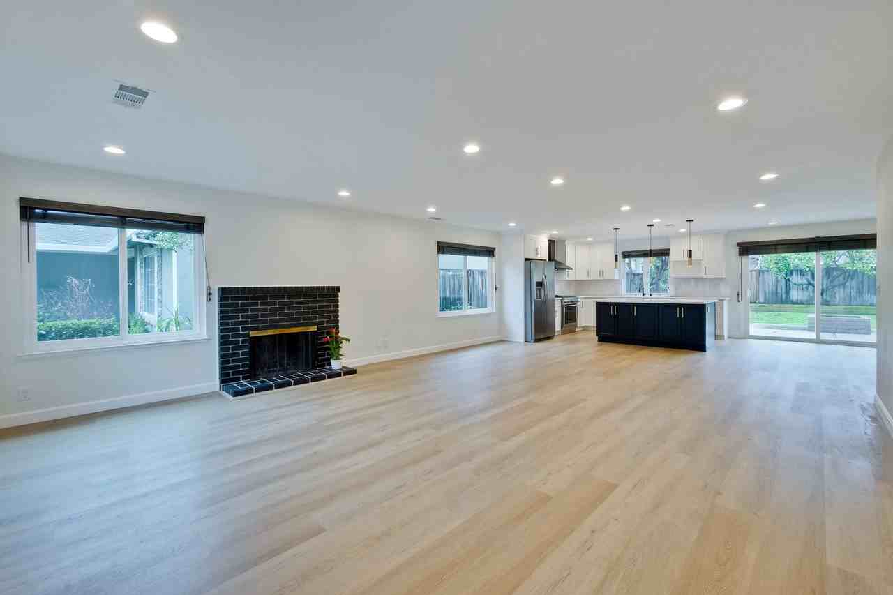 139 Skowhegan Ct - Photo 3 of 30