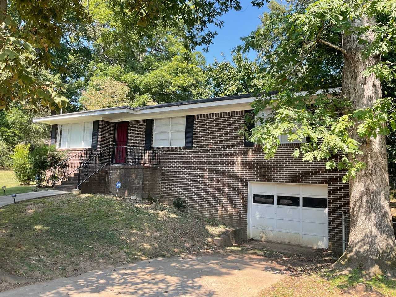 612 ^ 612 Tomahawk Circle - Photo 2 of 24