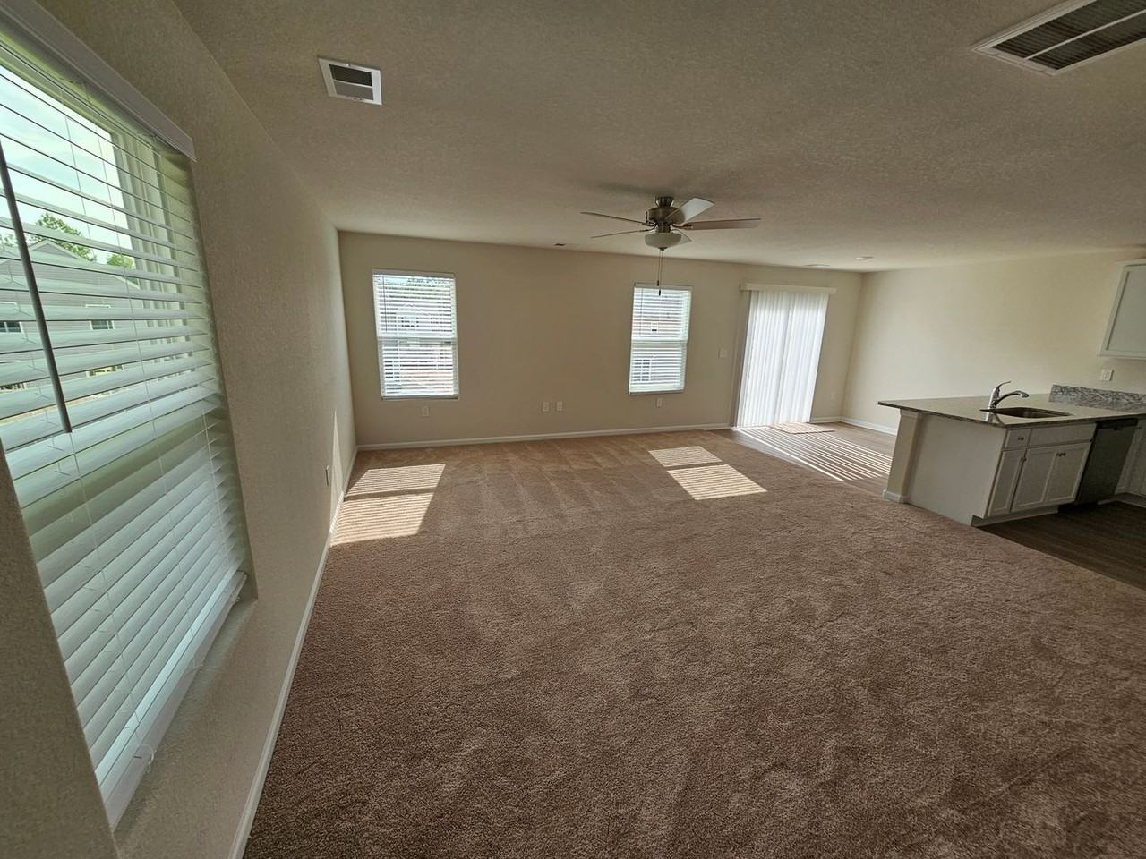524 Hawley St - Photo 7 of 43