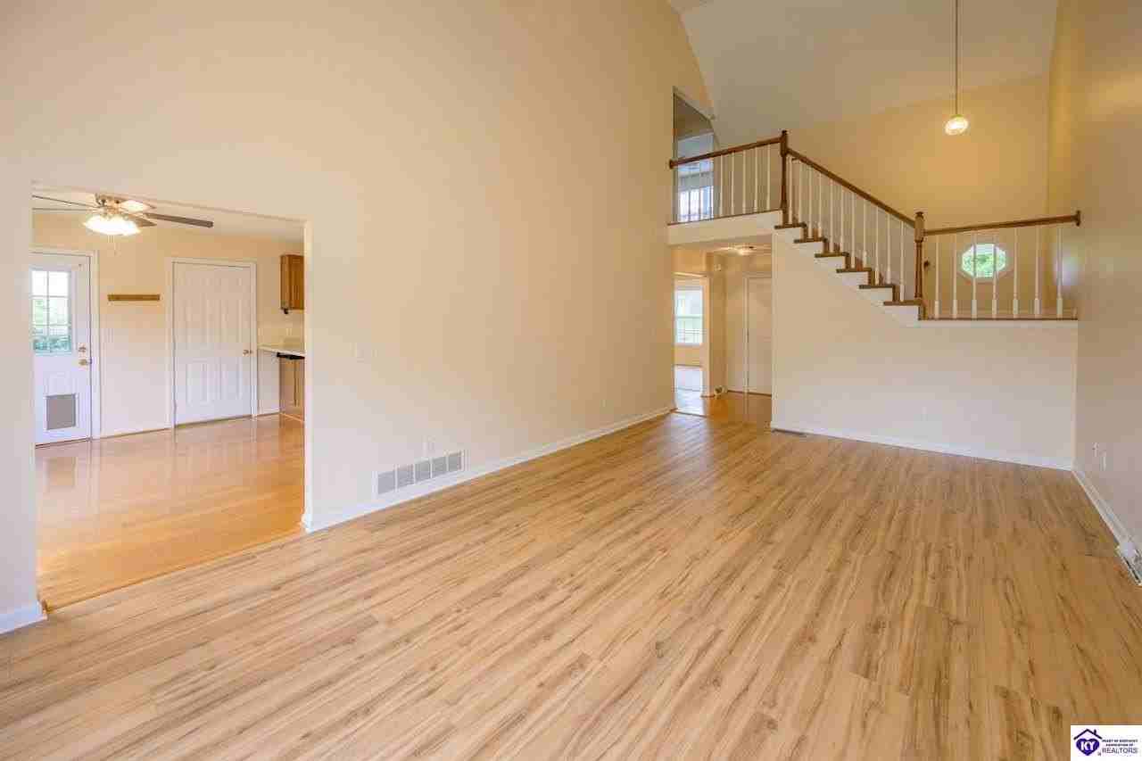 806 Edgebrook Dr - Photo 2 of 13