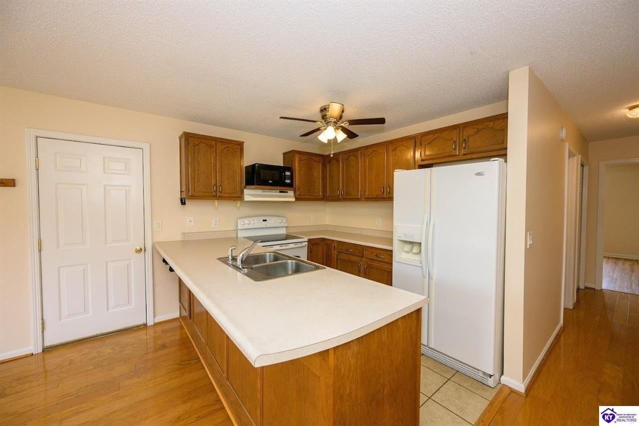 806 Edgebrook Dr - Photo 3 of 13