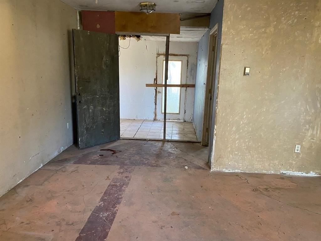 207 County Road 1739 - Photo 3 of 15