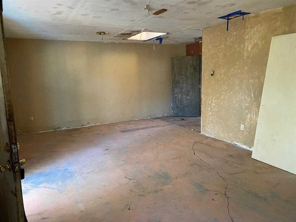 207 County Road 1739 - Photo 4 of 15