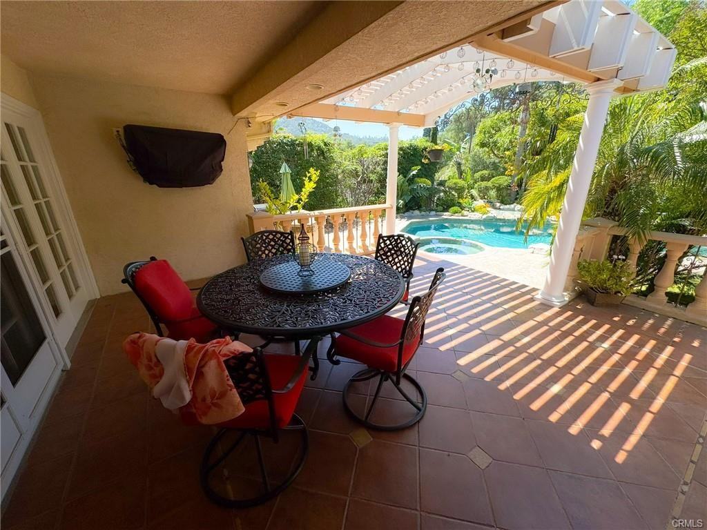 1676 Sheridan Rd - Photo 3 of 8