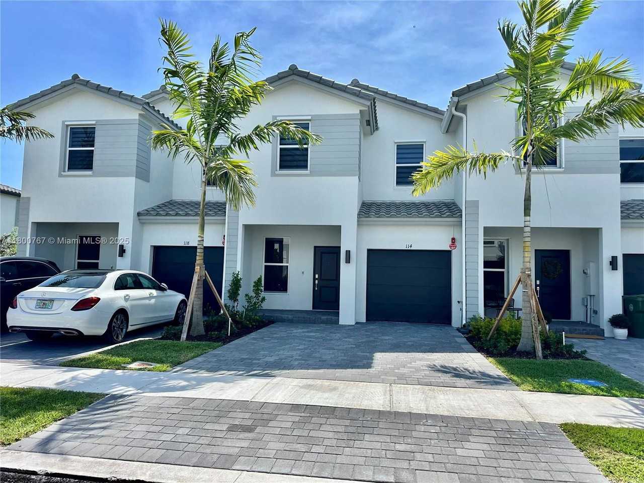 114 Sw 184th Ave - Photo 2 of 8