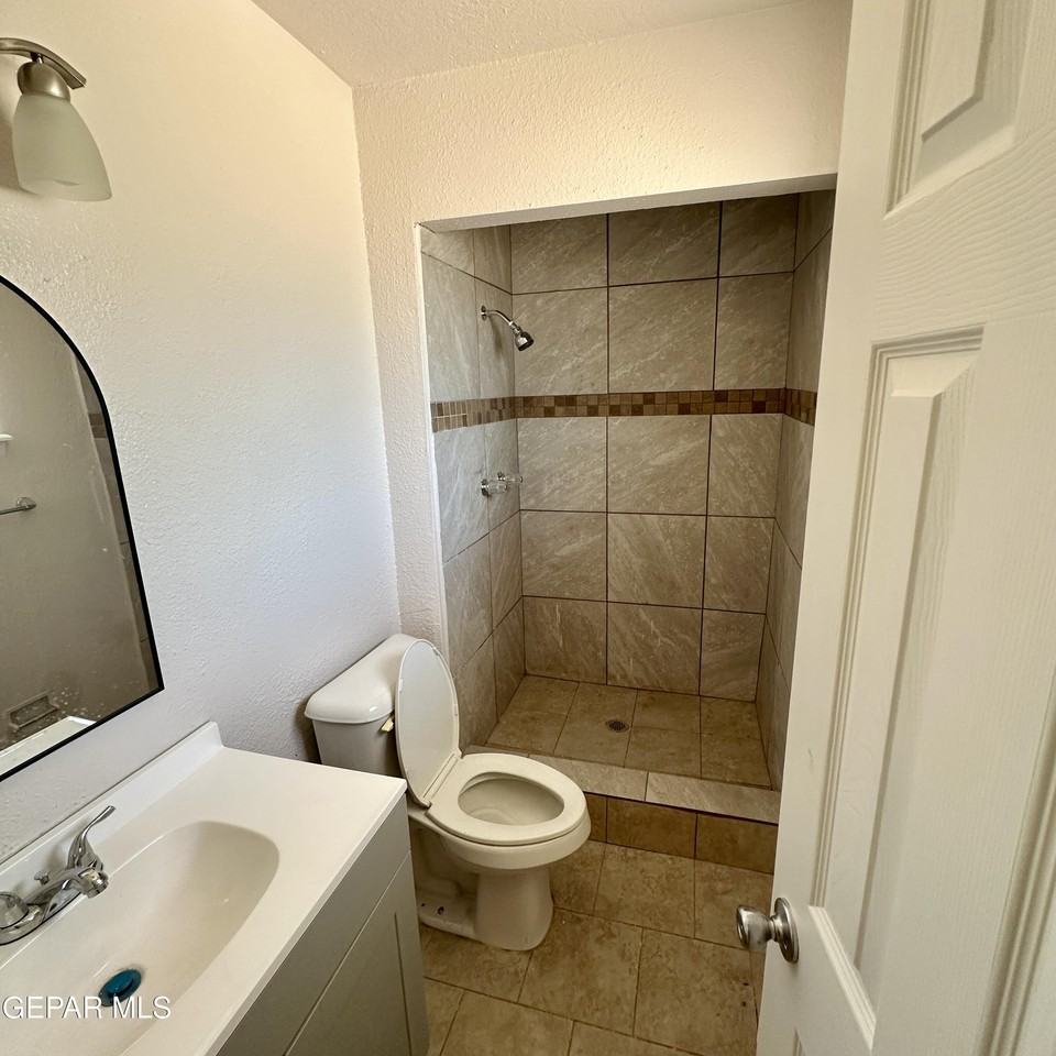 10457 Mccormick Ln - Photo 3 of 6