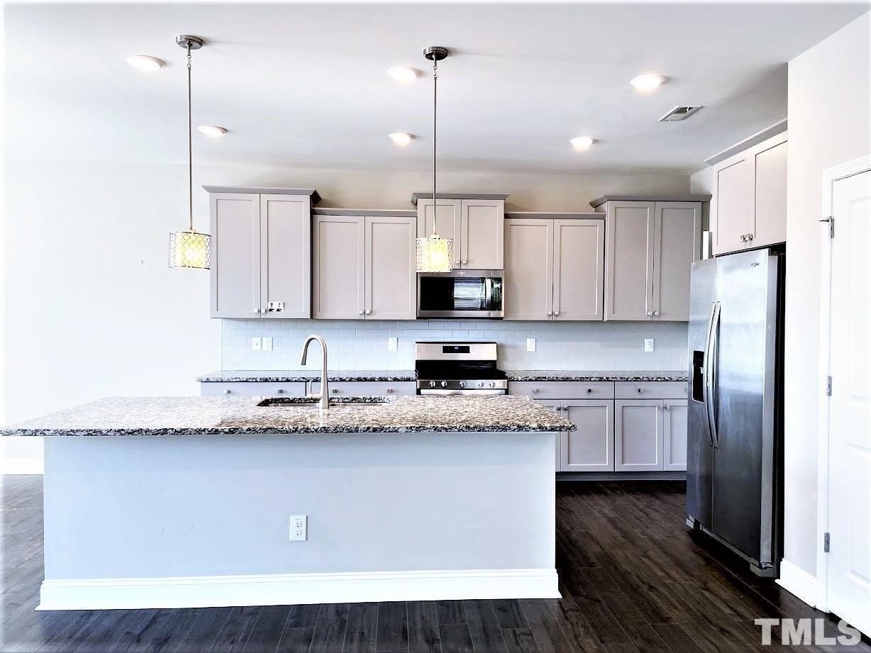 4046 Reunion Creek Parkway - Photo 3 of 16