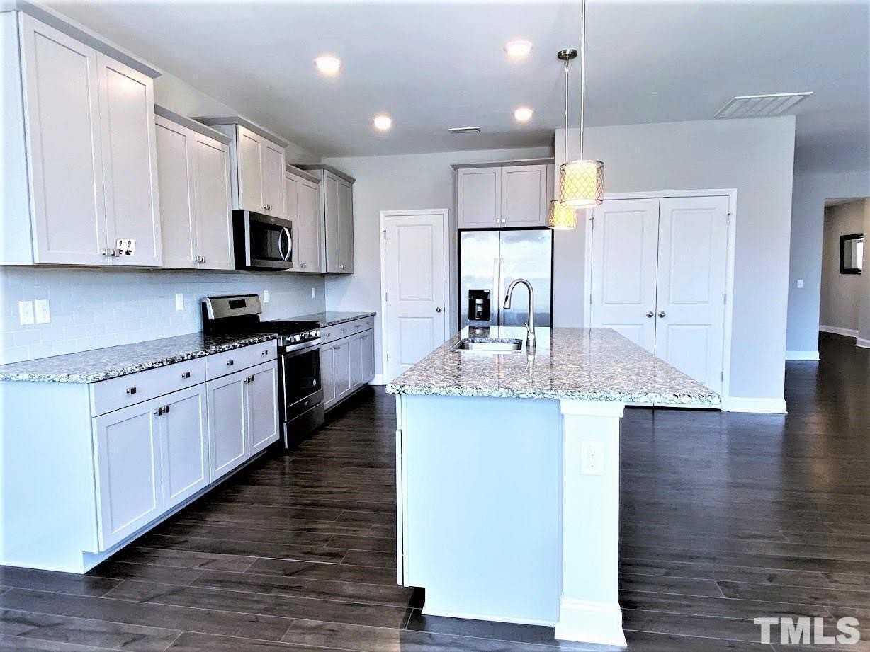 4046 Reunion Creek Parkway - Photo 4 of 16