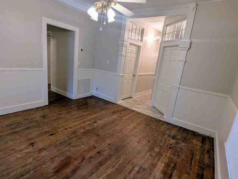 820 W Georgia St - Photo 2 of 10