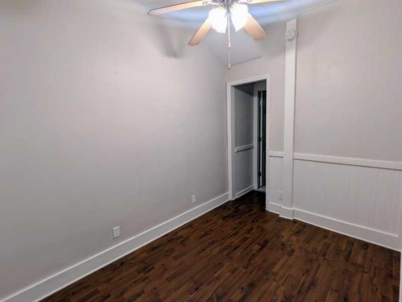 820 W Georgia St - Photo 3 of 10