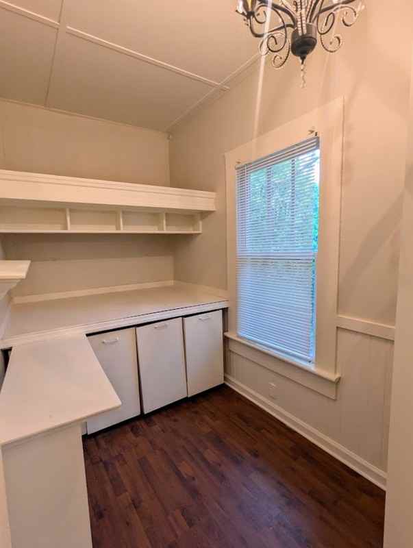 820 W Georgia St - Photo 4 of 10