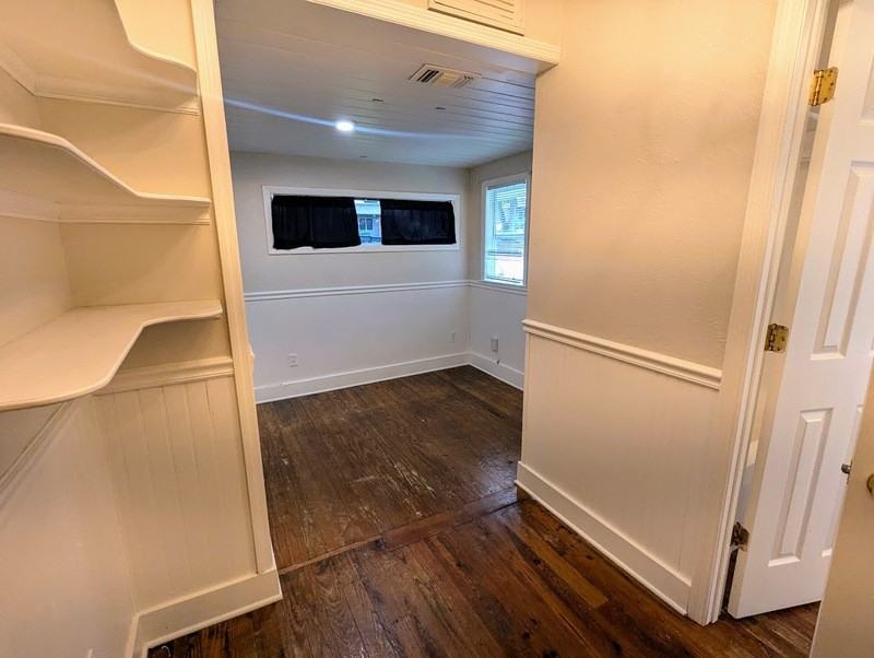 820 W Georgia St - Photo 5 of 10