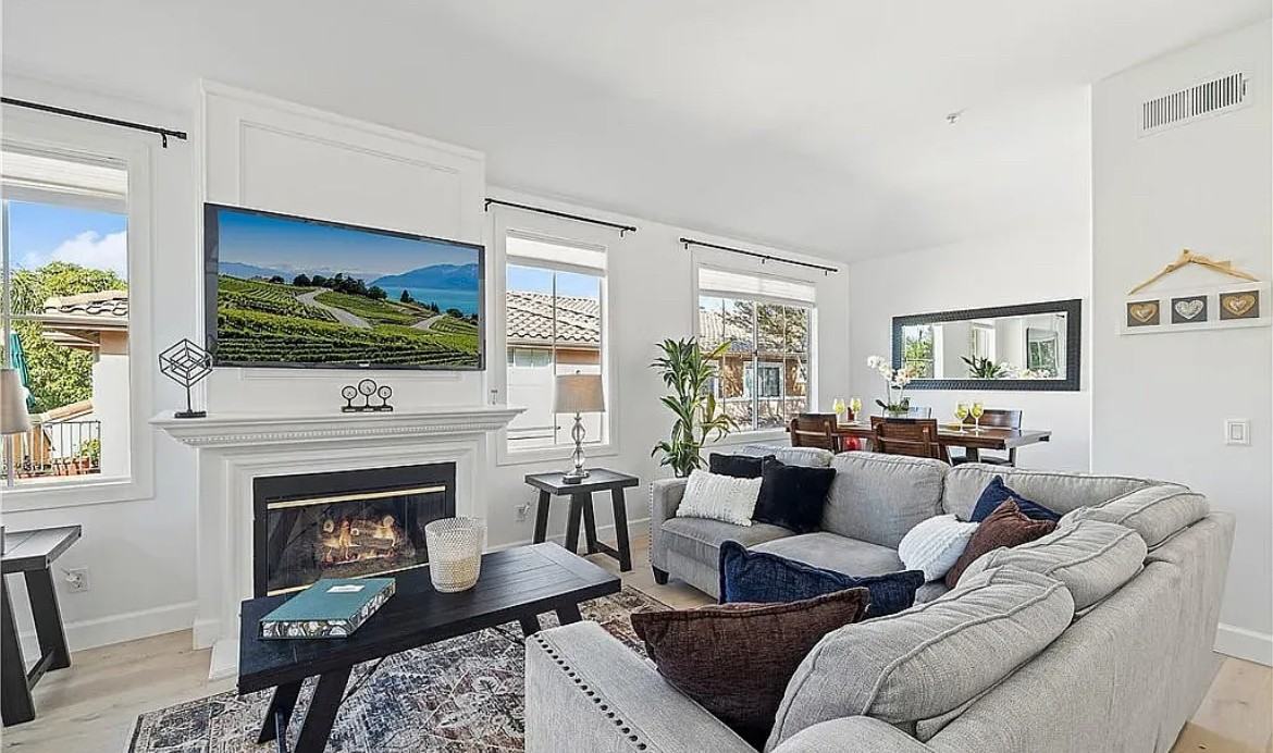 1307 Solvay Aisle - Photo 2 of 9