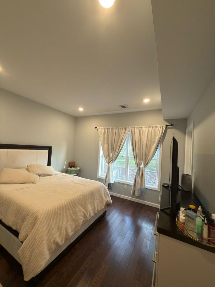 140 Carlisle Ave #1 - Photo 3 of 10
