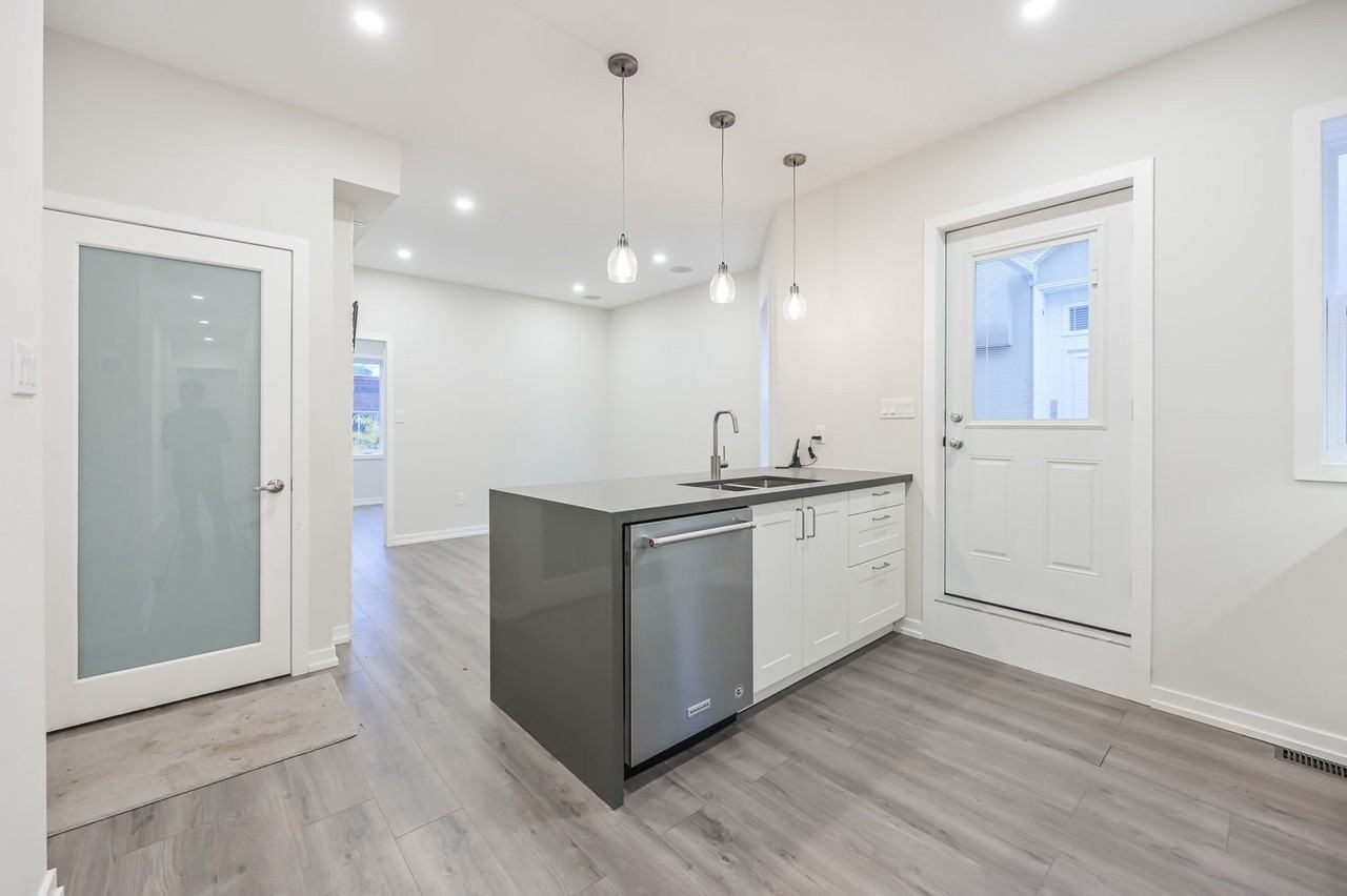 1600 Bloor Street West - Photo 2 of 7