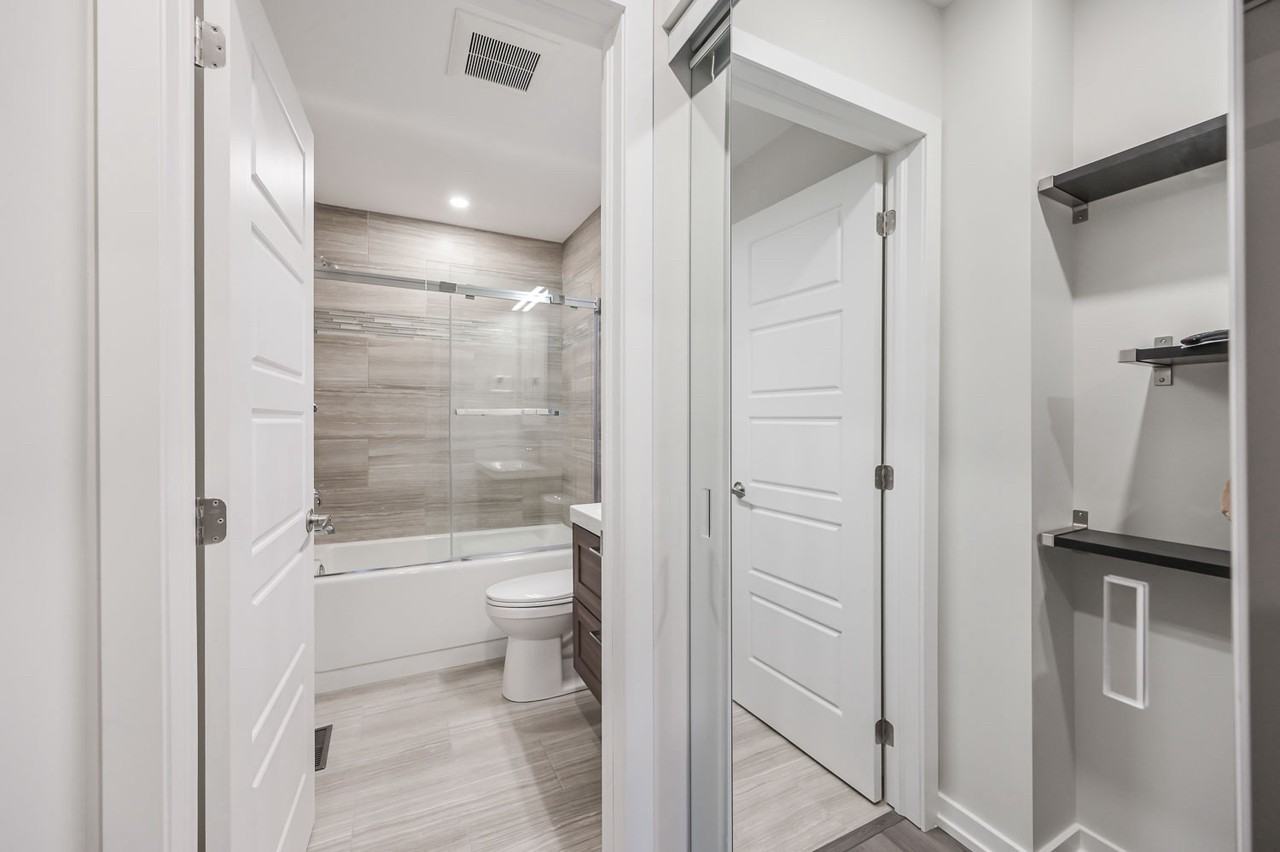 1600 Bloor Street West - Photo 5 of 7