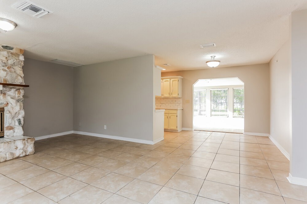 8403 Deland Ave - Photo 4 of 16