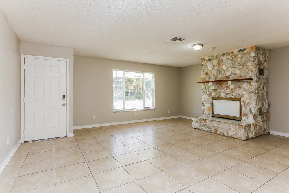 8403 Deland Ave - Photo 5 of 16