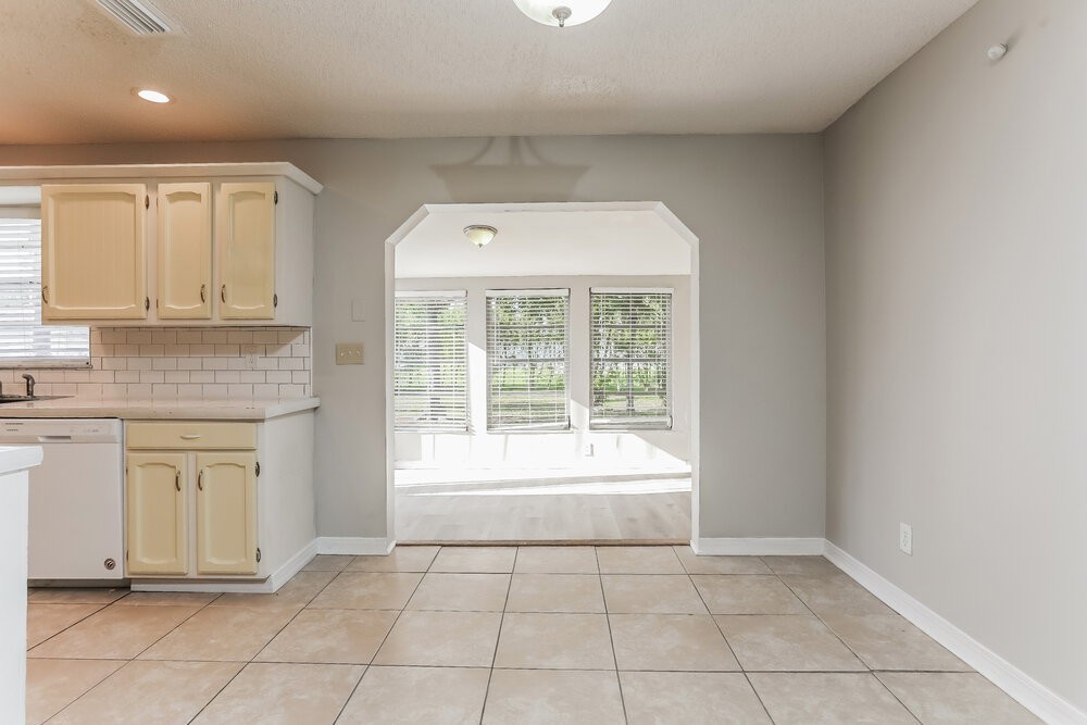 8403 Deland Ave - Photo 6 of 16
