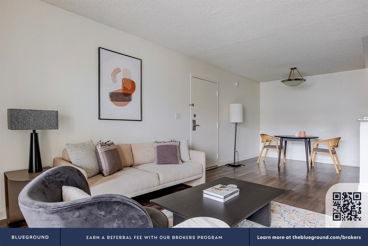 7230 Franklin Ave #1355 - Photo 4 of 28