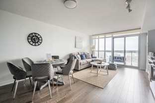 462 Front St W - Photo 1 of 1