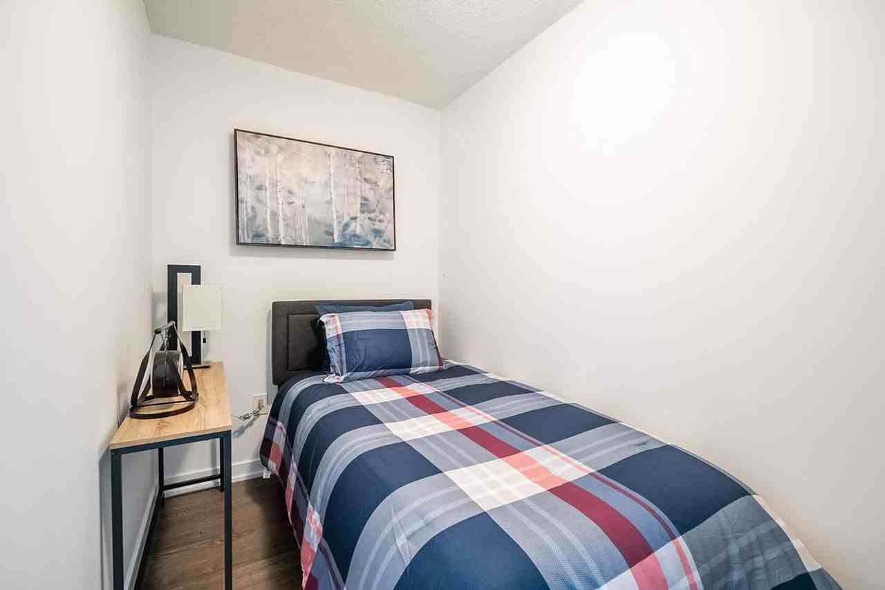 462 Front Street West - Photo 5 of 32