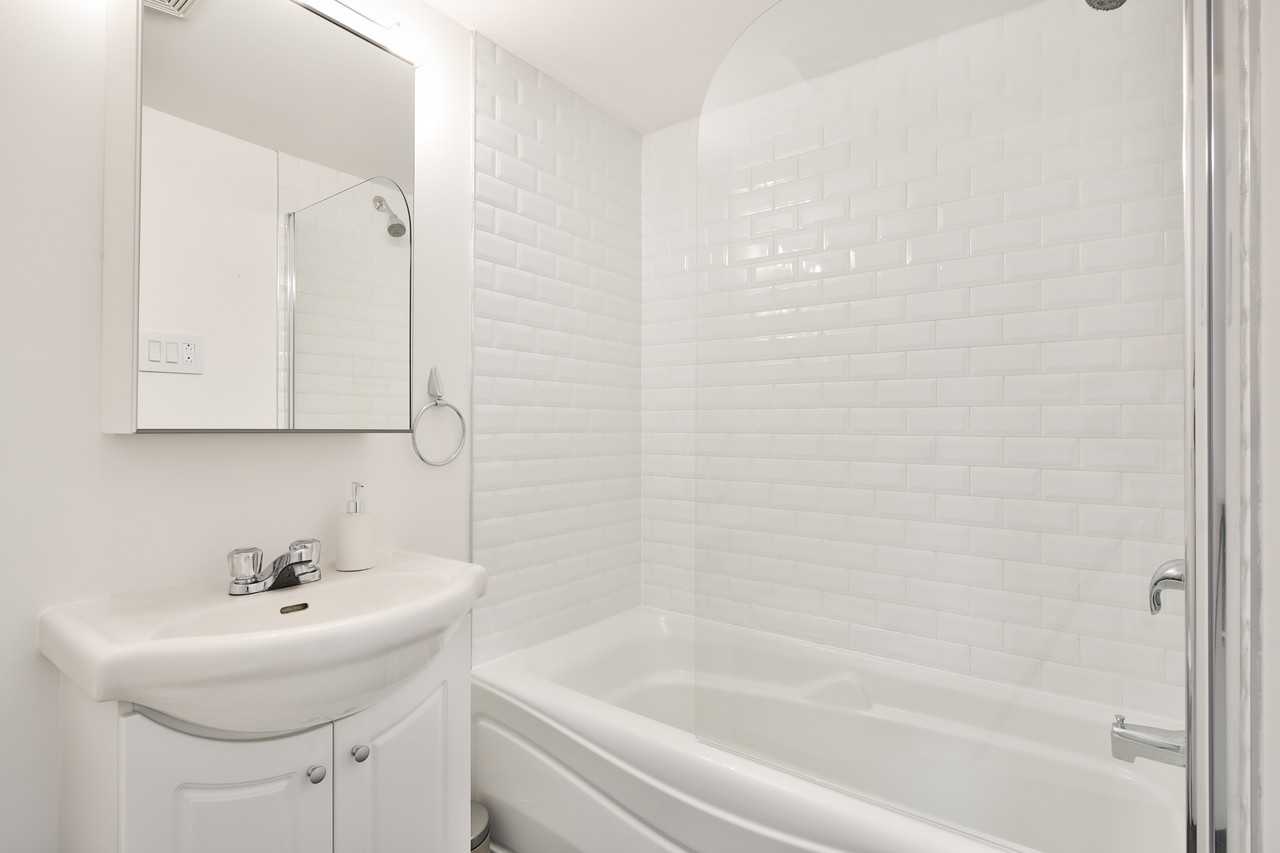 1170 Du Fort - Downtown! - Photo 5 of 6