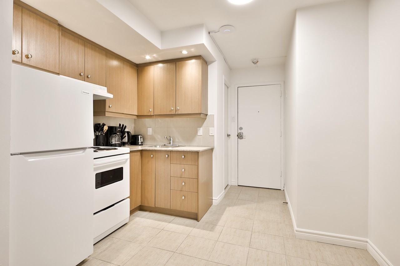 1170 Du Fort - Downtown! - Photo 2 of 6