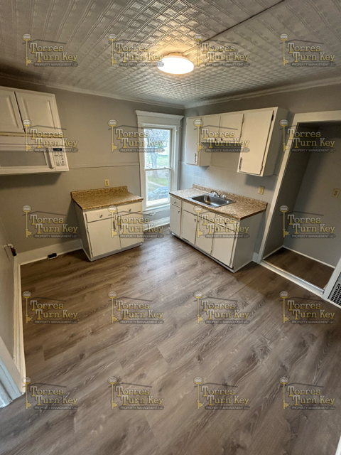 131 Baldwin St #UP - Photo 3 of 8