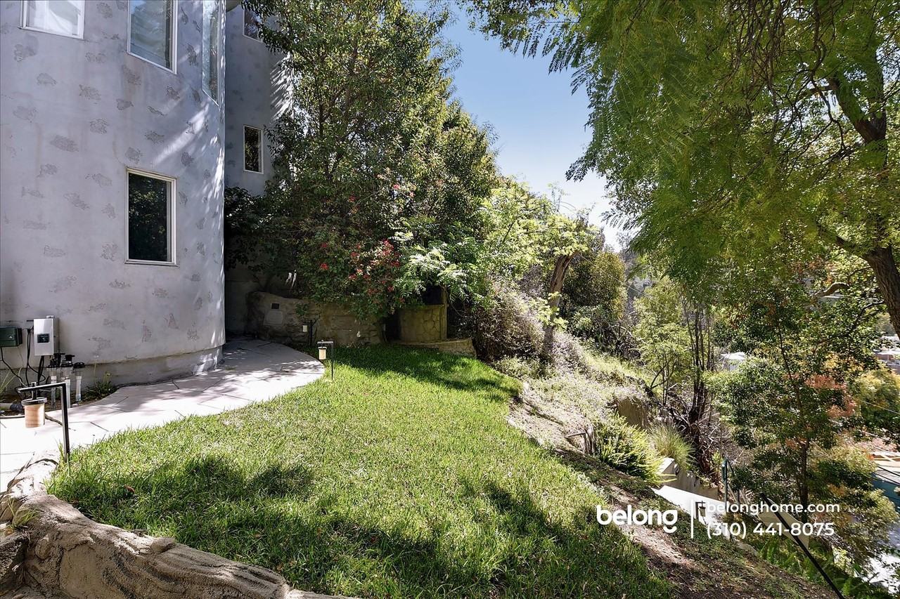 8527 Wonderland Ave - Photo 4 of 50