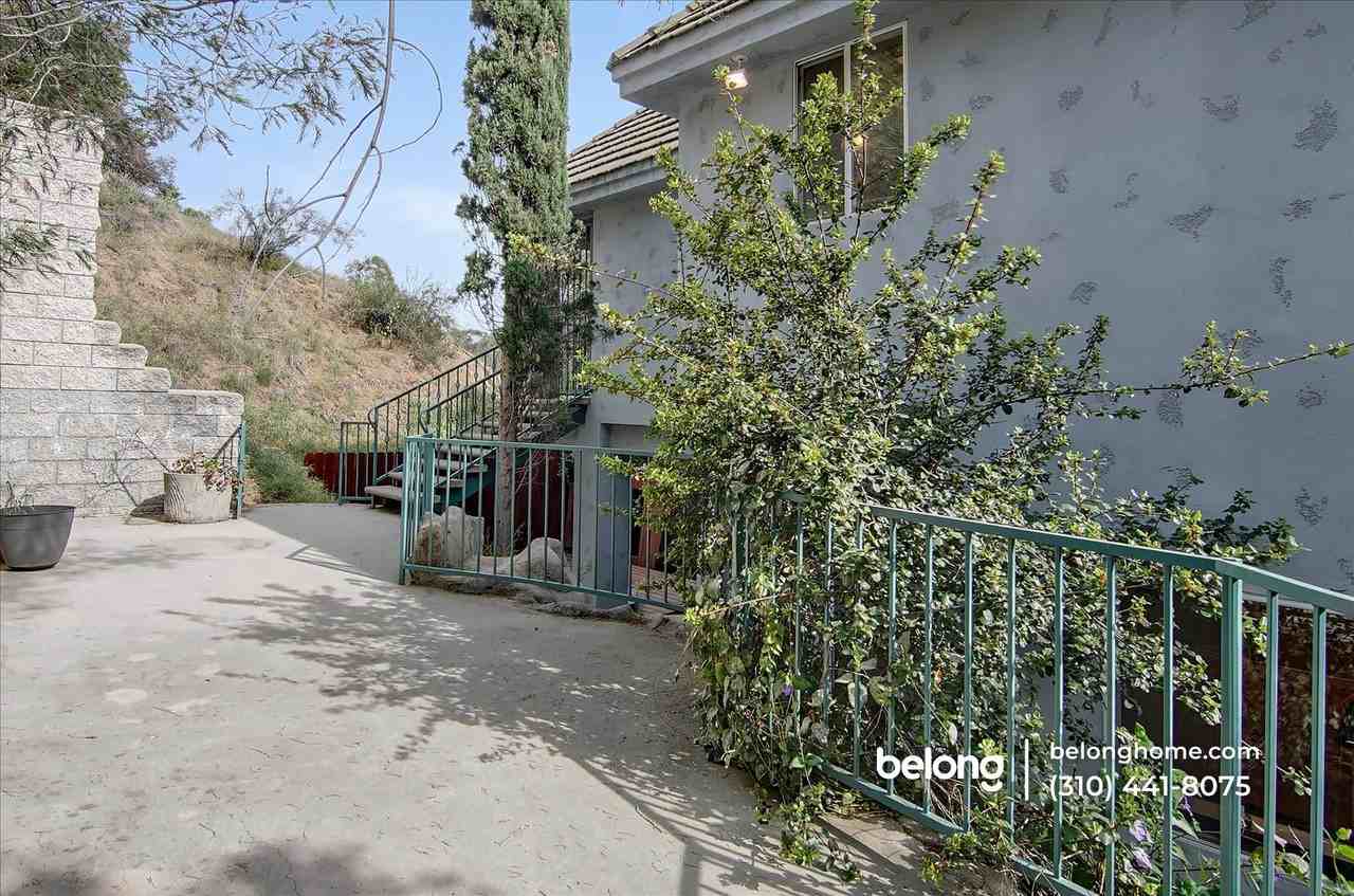 8527 Wonderland Ave - Photo 6 of 50