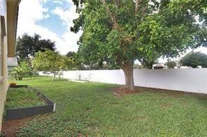 6401 Sedgewyck Cir W - Photo 3 of 27