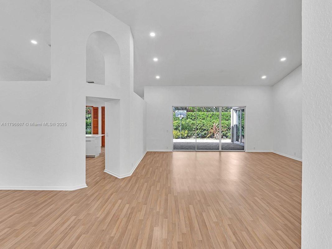 3420 Washington Ln - Photo 3 of 24