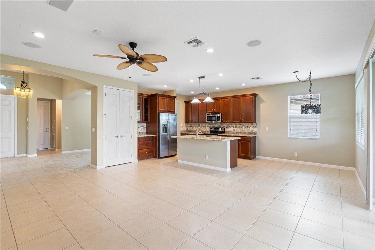 12054 Sw Bennington Cir - Photo 3 of 25