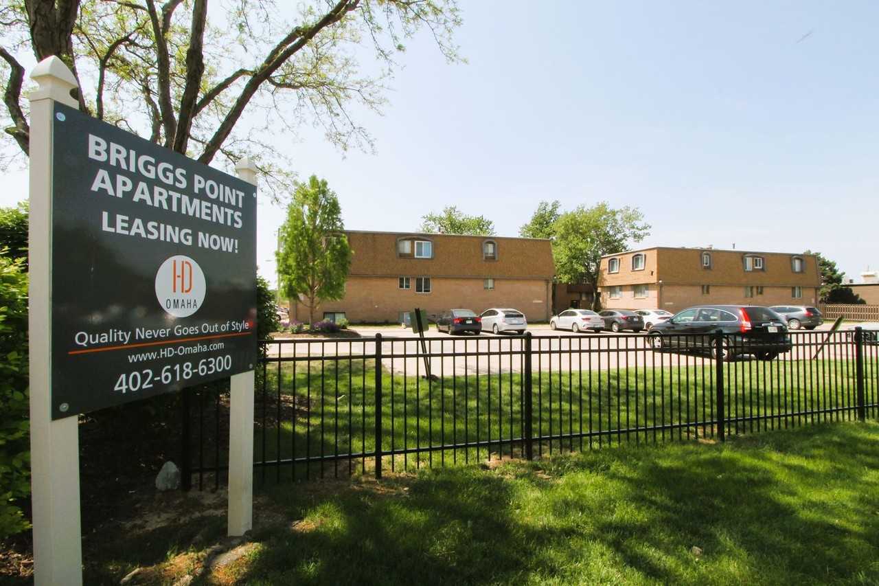 10715 O Street - Photo 6 of 43