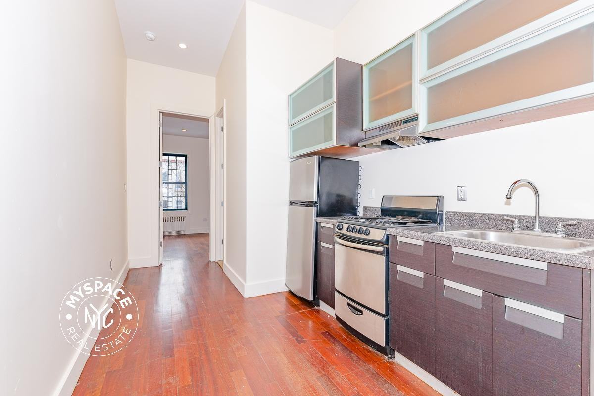 184 Jefferson St #3L - Photo 4 of 12