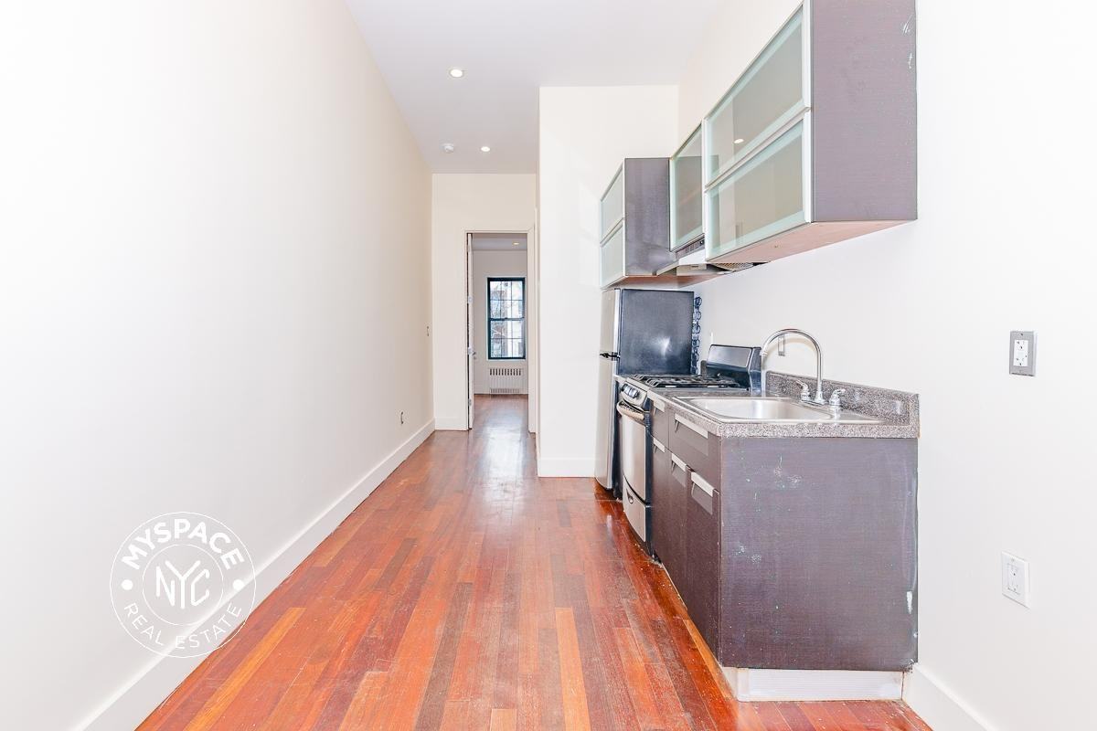 184 Jefferson St #3L - Photo 6 of 12