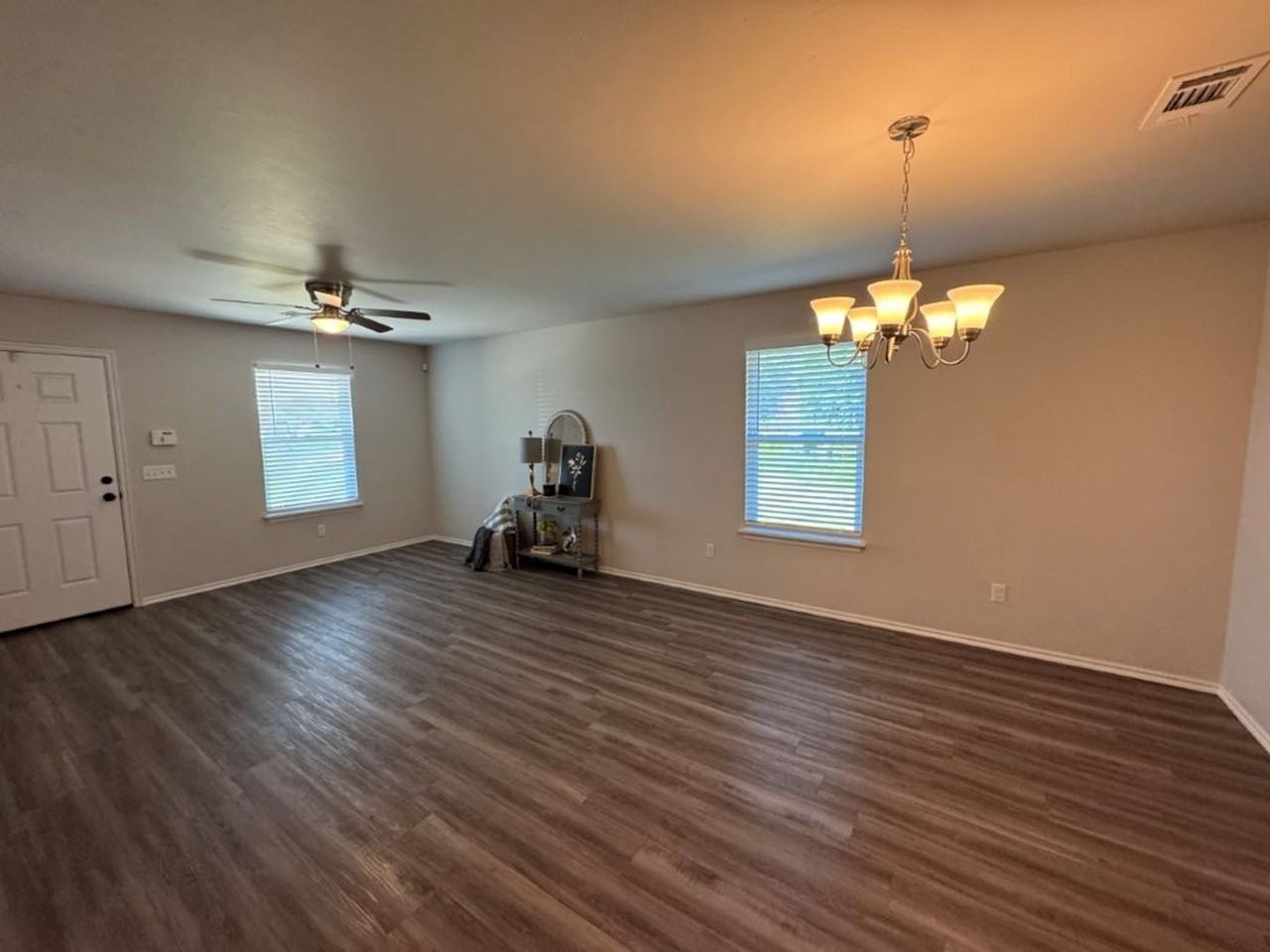 555 Parkhill Cir - Photo 3 of 14