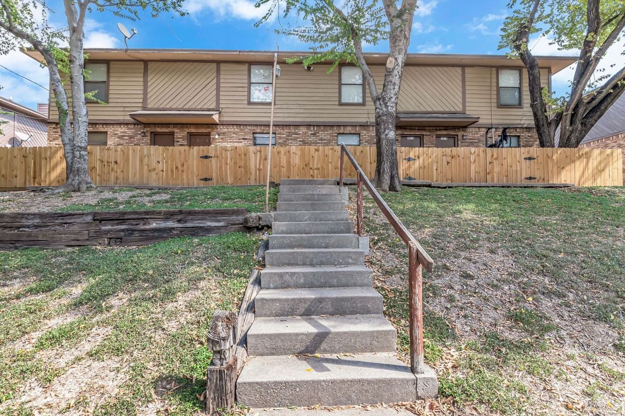 3808-3814 Coates Circle - Photo 4 of 21