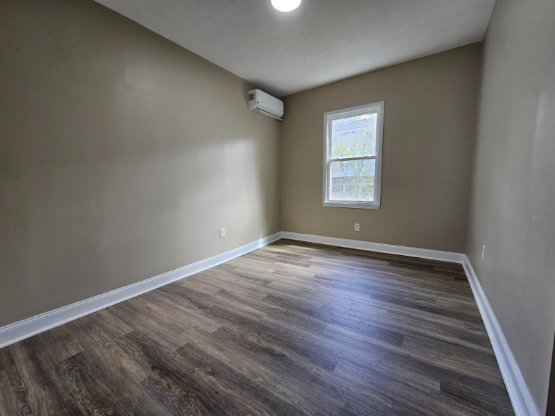 233 W Madison St #4 - Photo 5 of 8