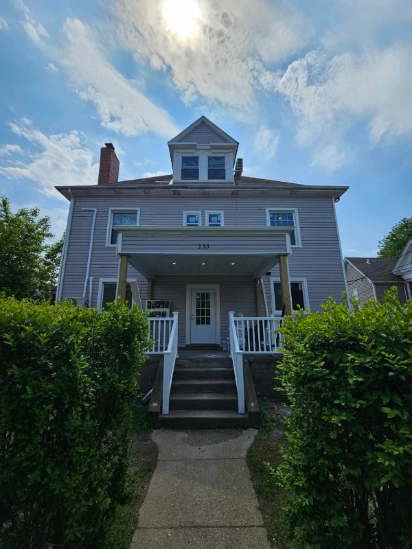 233 W Madison St #4 - Photo 7 of 8