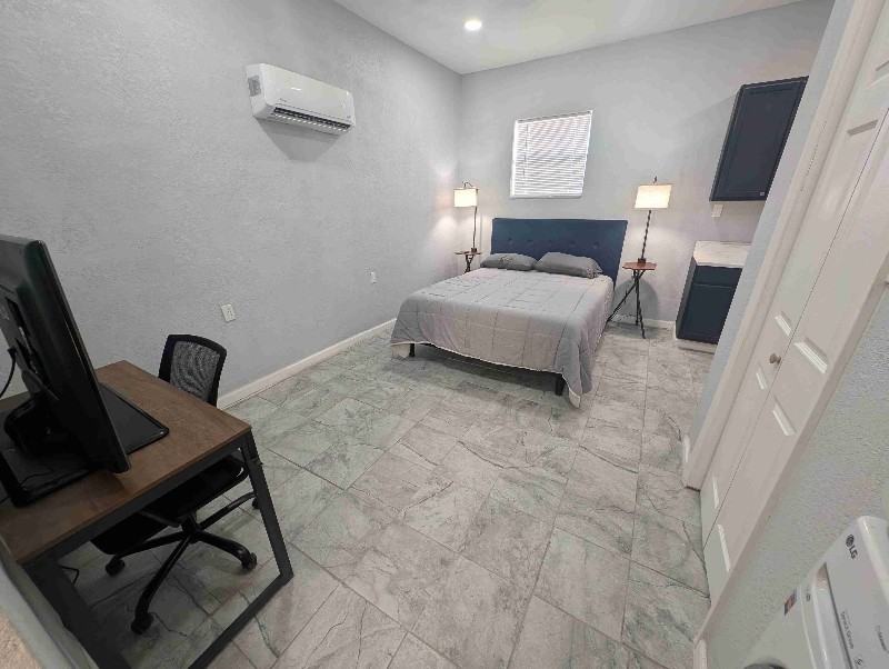 503 E 6th St - Photo 3 of 11