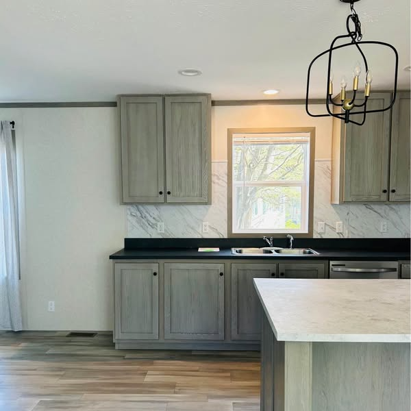 193 Lakeshore Cir - Photo 2 of 2