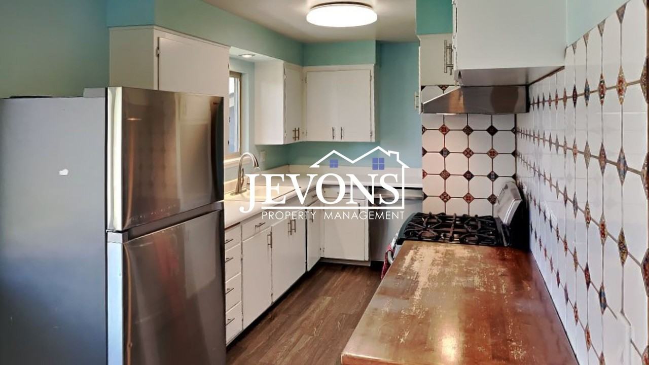 5606 Roza Hill Dr - Photo 3 of 50