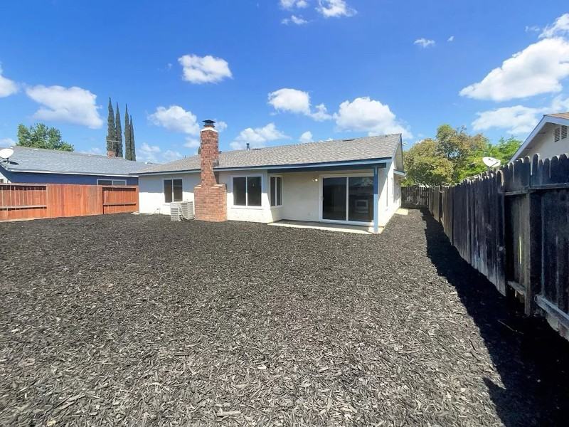 3023 Rosemont Dr - Photo 2 of 11