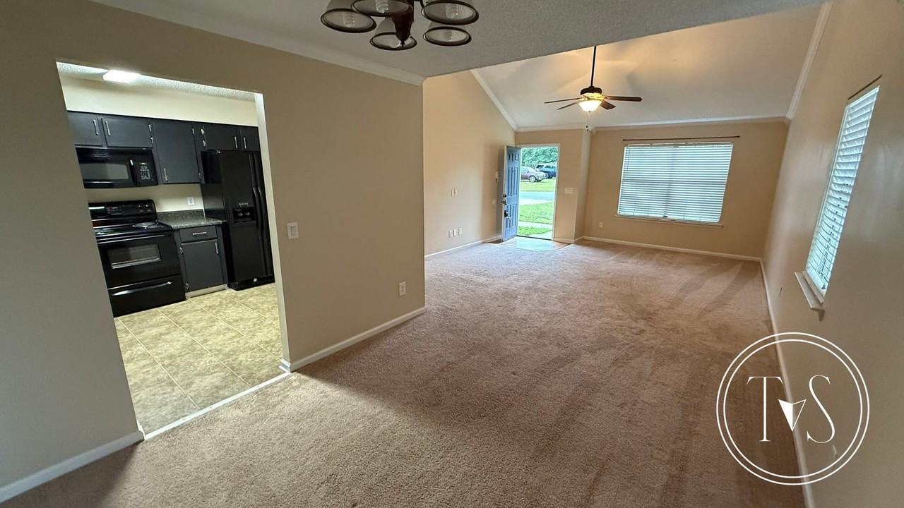 193 Hunters Run Rd - Photo 4 of 18