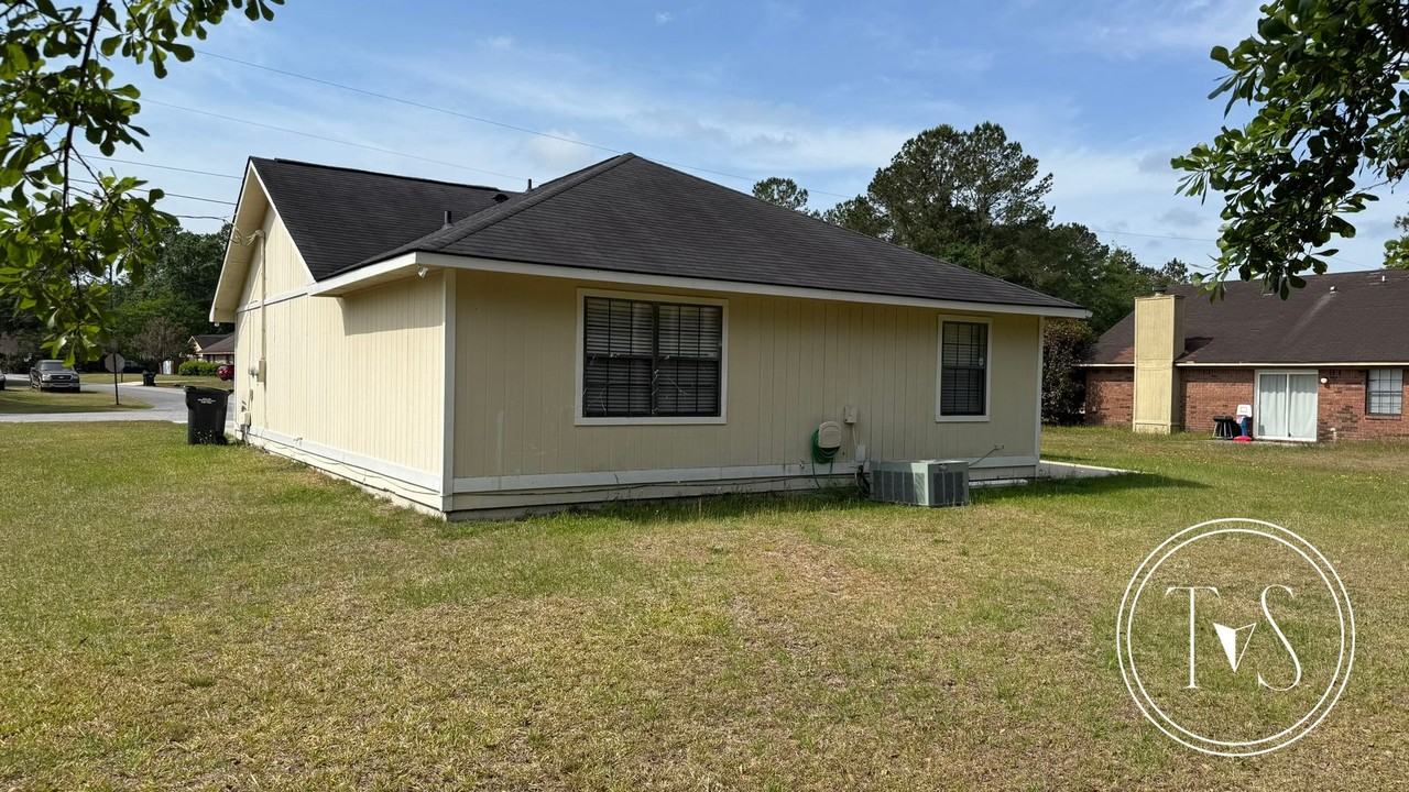 193 Hunters Run Rd - Photo 3 of 18